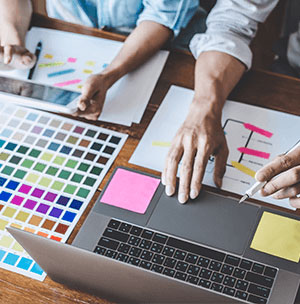 People providing customer experience consulting services us