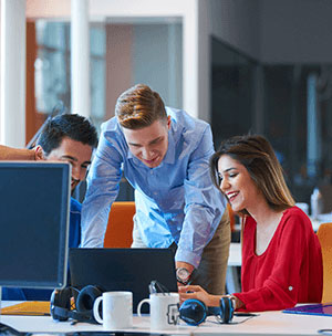 people-smiling-at-computer